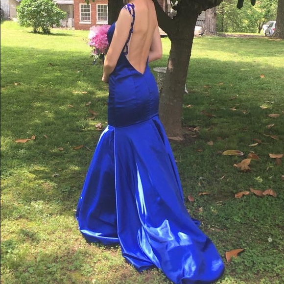 Open back w train, royal blue prom dress. Size 2-4 - Picture 2 of 3